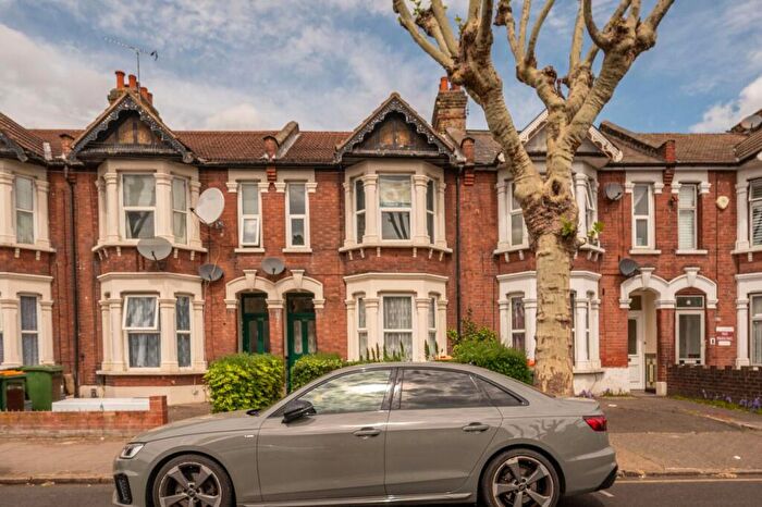 2 Bedroom Flat To Rent In Harold Road, Plaistow, E13