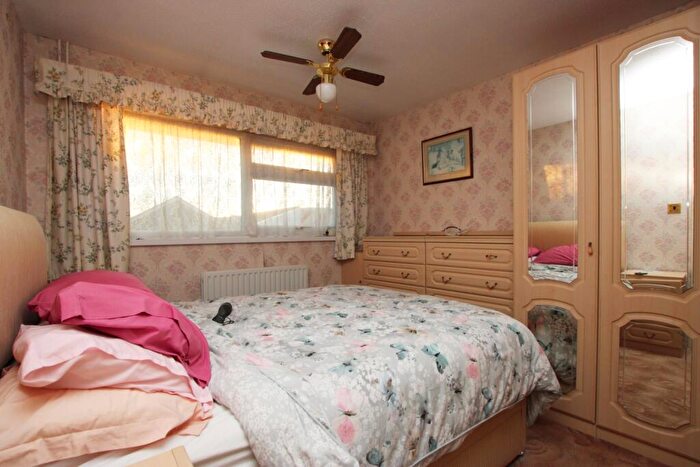 2 Bedroom Detached Bungalow For Sale In Horrocks Way, Kettering, Northamptonshire, NN15