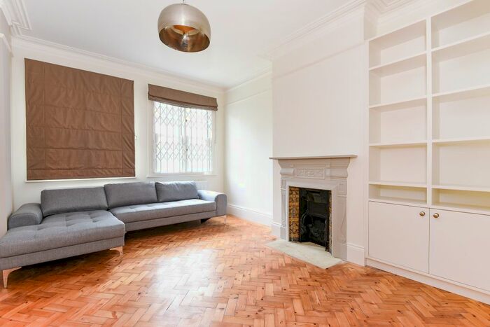 2 Bedroom Flat To Rent In Holloway Road, London, N7