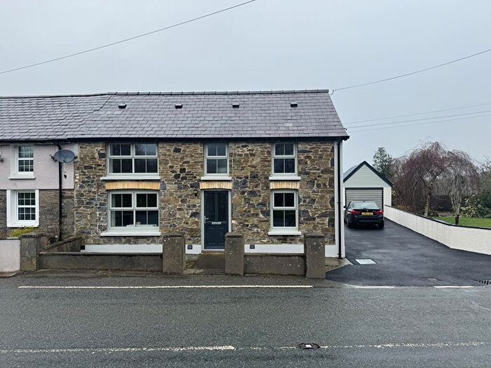 4 Bedroom House To Rent In Llanllwni, Llanybydder, SA40