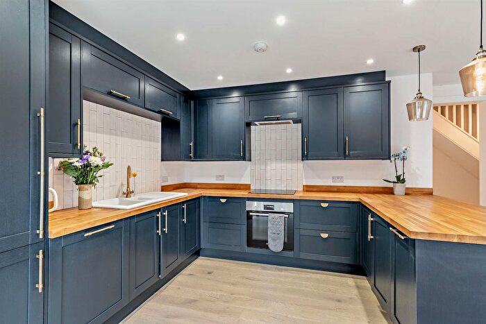 4 Bedroom Detached House For Sale In Barton Road, Maidstone, ME15