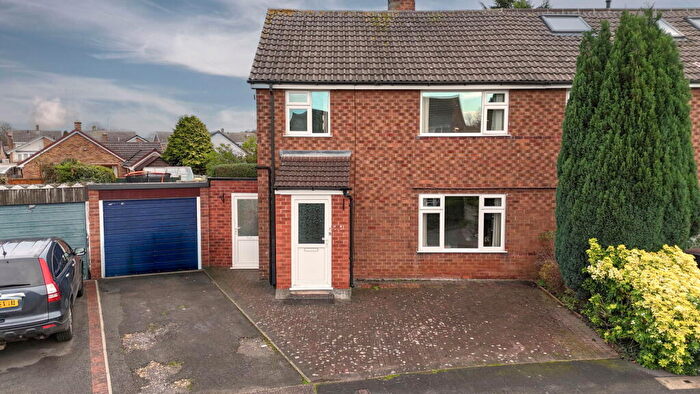 3 Bedroom Semi Detached House For Sale In Douglas Close, Radcliffe-on-Trent, Nottingham, NG12