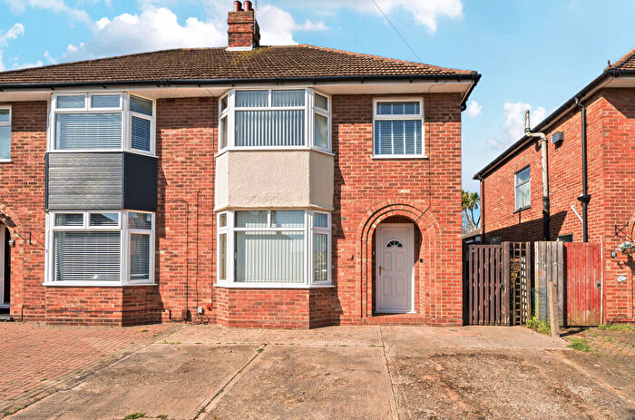 3 Bedroom Semi Detached House For Sale In Pinecroft Road, Ipswich, Suffolk, IP1