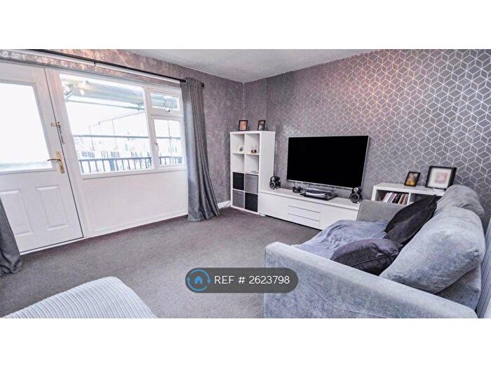 2 Bedroom Maisonette To Rent In Markfield Drive, Rotherham, S66