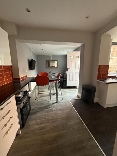 6 Bedroom Terraced House To Rent In Albert Grove: Bedroom Student House, NG7