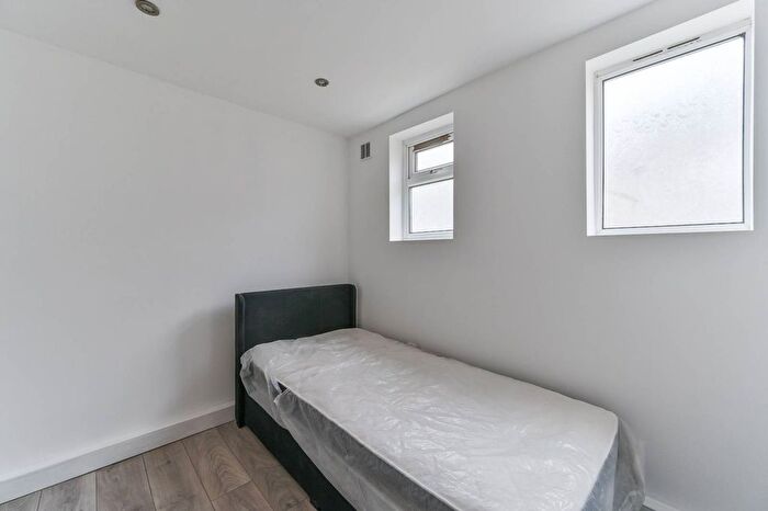 2 Bedroom Flat To Rent In Alexandra Road, Croydon, CR0