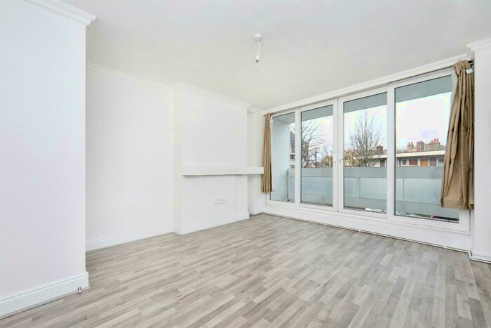 1 Bedroom Apartment To Rent In Oakwood Drive, London, SE19