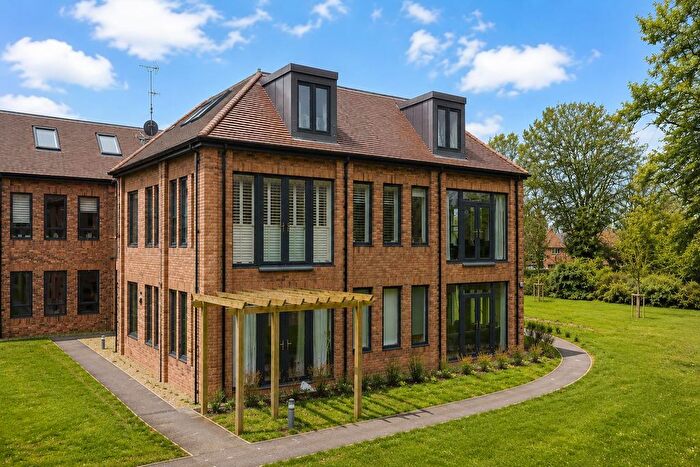 1 Bedroom Flat For Sale In Manor Gardens, New Ash Green, DA3