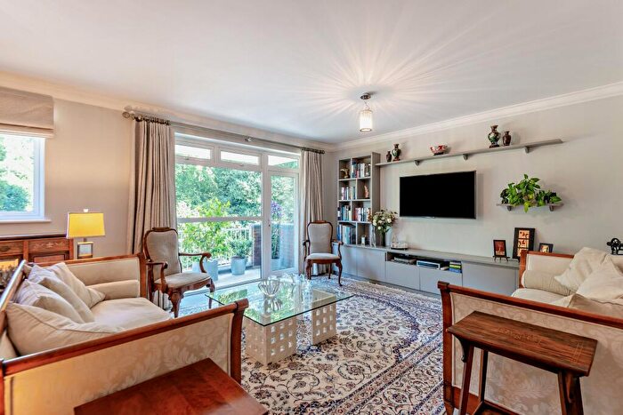 2 Bedroom Flat For Sale In Windsor Road, Ascot, Berkshire, SL5