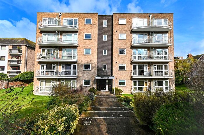 2 Bedroom Flat For Sale In Granville Road, Eastbourne, BN20