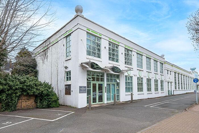 1 Bedroom Flat To Rent In Globe House, Chertsey Road, TW1