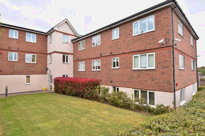 2 Bedroom Flat To Rent In Treetop Close, Luton LU2