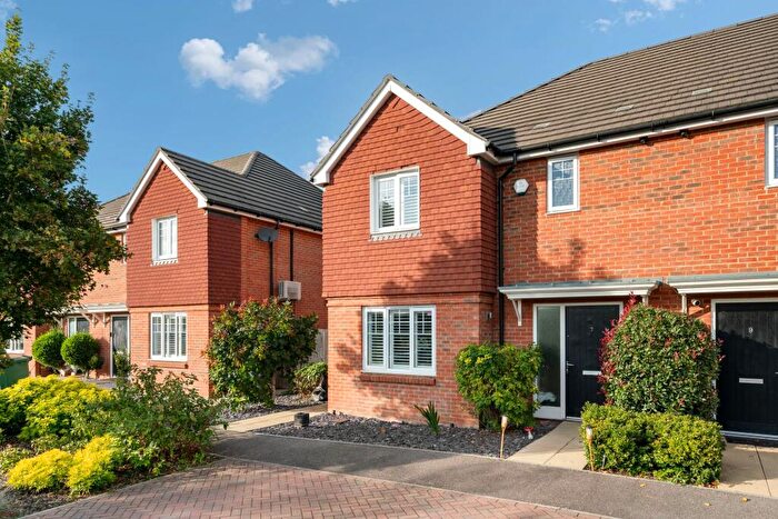 3 Bedroom Semi-Detached House For Sale In River Walk, Fetcham, KT22