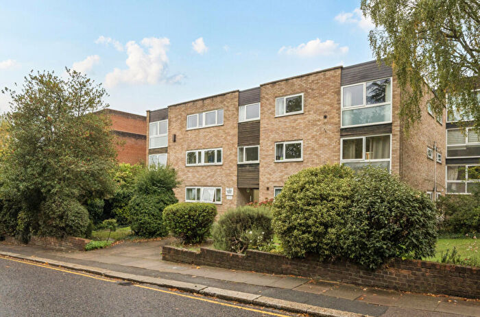 2 Bedroom Apartment For Sale In Meriden House, Manor Road, Barnet, Hertfordshire, EN5