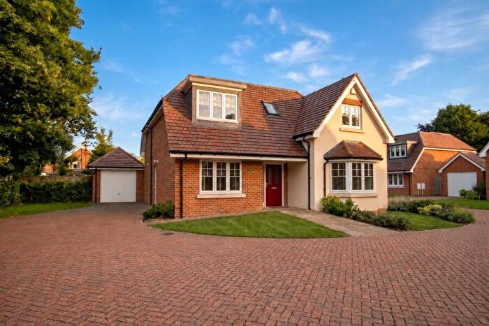 5 Bedroom Detached House To Rent In Addlestone, Surrey, KT15