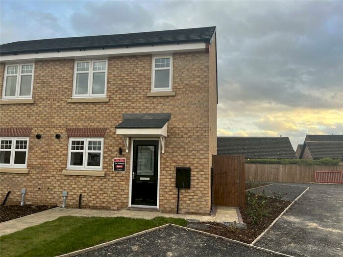 3 Bedroom End Of Terrace House For Sale In Latham Vale, Howden, DN14