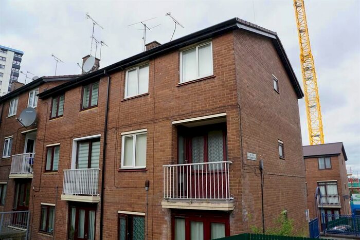 3 Bedroom Maisonette To Rent In St Georges Close, Sheffield, S3