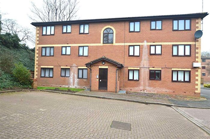 1 Bedroom Flat For Sale In Winston Close, Greenhithe, DA9