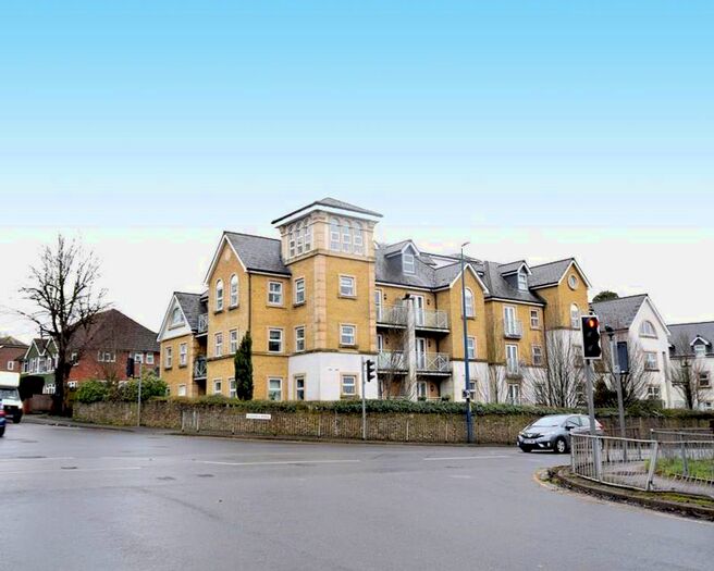2 Bedroom Flat To Rent In Queensgate, Maidstone, ME16