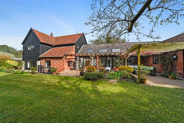 6 Bedroom Barn Conversion For Sale In Alton Green, Lower Holbrook, Suffolk, IP9