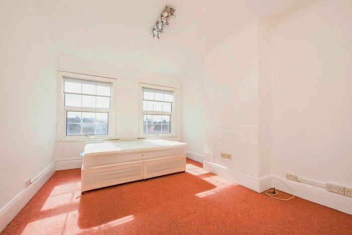 1 Bedroom Flat To Rent In Crescent Parade, Uxbridge Road, Hillingdon, Uxbridge, UB10