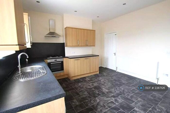 3 Bedroom Semi-Detached House To Rent In Bennett Street, Rotherham, S61