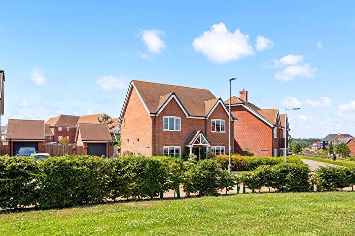 5 Bedroom Detached House For Sale In Alder Way, Faygate, RH12
