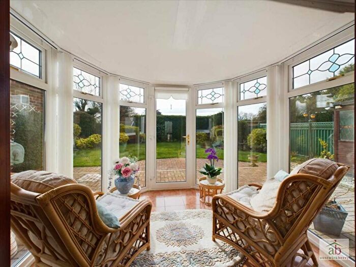 3 Bedroom Bungalow For Sale In West Mill Green, Bentley, IP9