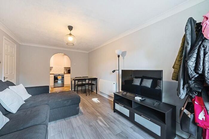 2 Bedroom Flat For Sale In Emerson Court, Crowthorne, Berkshire, RG45