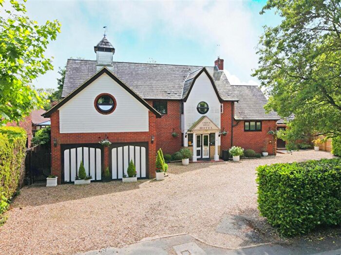 13 Bedroom Detached House For Sale In Rowsham Dell, Giffard Park, Milton Keynes, MK14