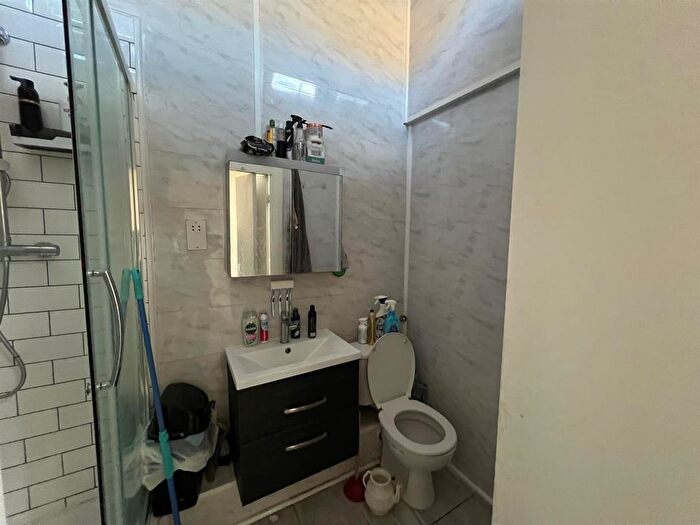 4 Bedroom Property To Rent In Lampton Road, Hounslow, TW3