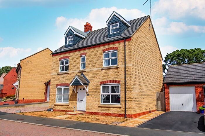 5 Bedroom Detached House For Sale In Aldwinckle Road, Burton Latimer, NN15