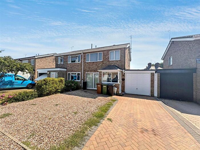 3 Bedroom Semi-Detached House For Sale In Francis Dickins Close, Wollaston, Wellingborough, NN29