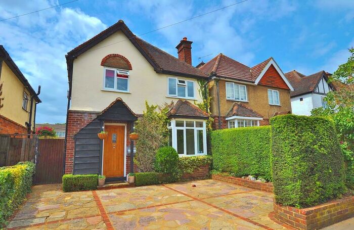 4 Bedroom Detached House To Rent In Beckingham Road, Guildford, Surrey, GU2