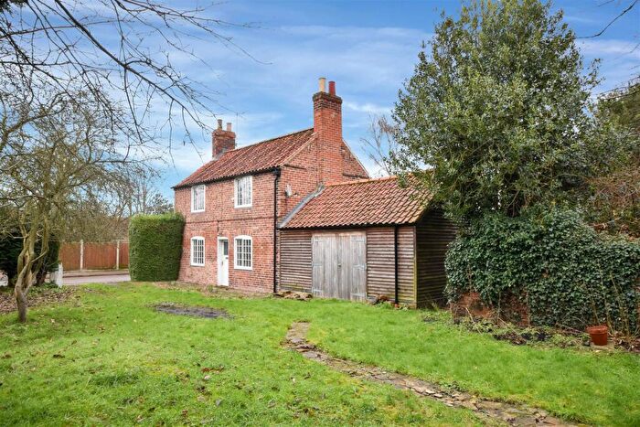 2 Bedroom House For Sale In Bell Lane, Collingham, Newark, NG23