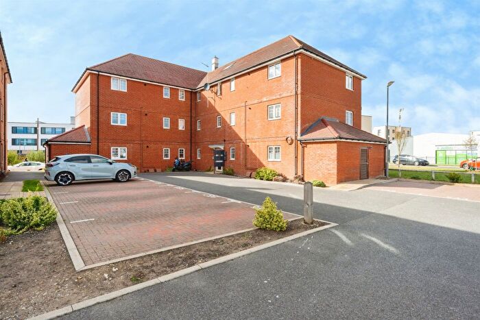 2 Bedroom Flat For Sale In Elton Close, Aylesbury, HP18