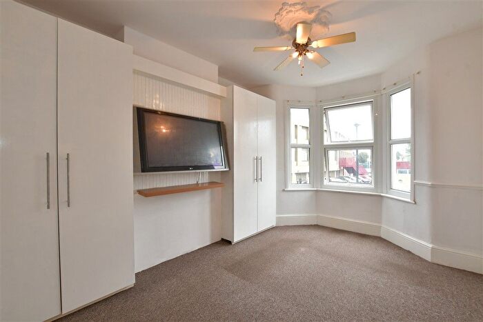 3 Bedroom End Terrace House For Sale In Rectory Road, Manor Park, E12