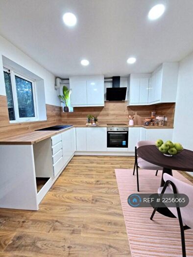 4 Bedroom Semi-Detached House To Rent In Worrall Road, High Green, Sheffield, S35