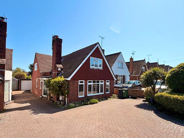 4 Bedroom Detached House For Sale In Willingdon Park Drive, Eastbourne, BN22