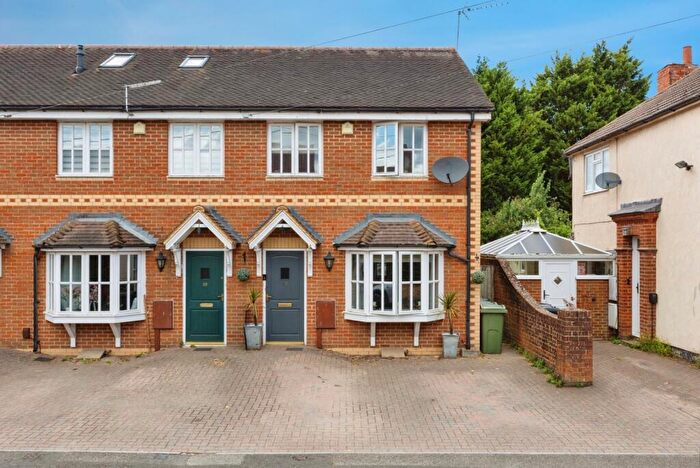 3 Bedroom End Of Terrace House For Sale In Grange Road, Farnham, Surrey, GU10