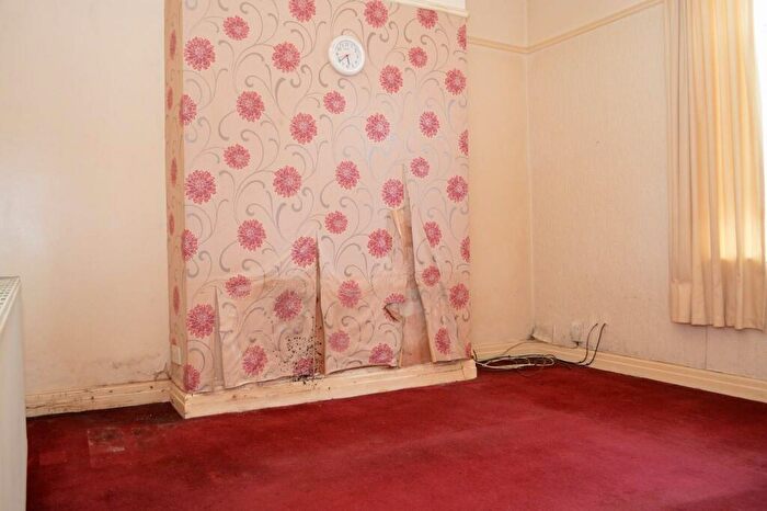 2 Bedroom Terraced House For Sale In Gainsborough Avenue, Oldham, OL8