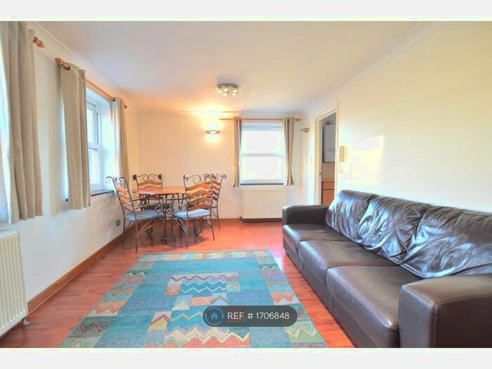 2 Bedroom Flat To Rent In Blackstock Road, London, N4