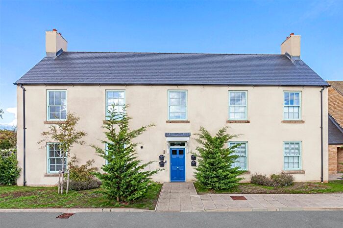 3 Bedroom Flat For Sale In Windrush Heights, Windrush, Burford, Gloucestershire, OX18