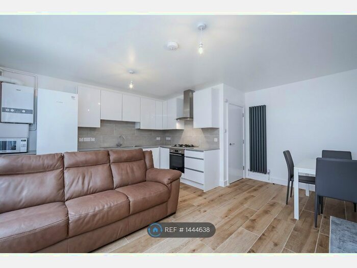 4 Bedroom Flat To Rent In Fellows Court, London, E2