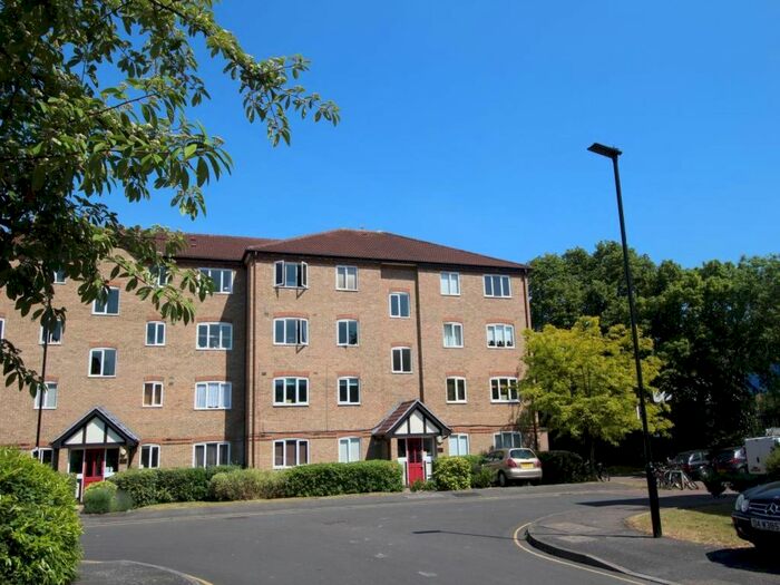 1 Bedroom Flat To Rent In Varsity Drive, Twickenham, TW1