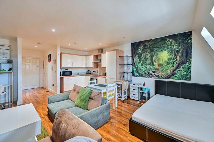Studio To Rent In Walworth Road, Elephant And Castle, London, SE17