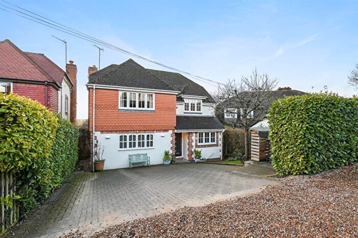 4 Bedroom Detached House For Sale In Chestnut Walk, Chalfont St. Peter, Gerrards Cross, SL9