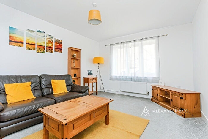 4 Bedroom Semi-Detached House To Rent In Dee Court, Kingsmere, Bicester, OX26