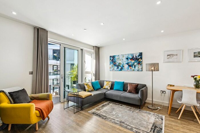 2 Bedroom Flat To Rent In Collet House, Wandsworth Road, SW8