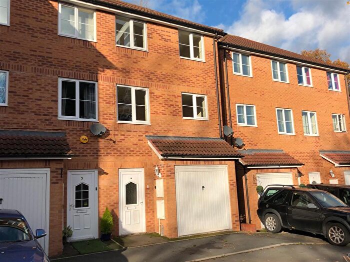 3 Bedroom House To Rent In St Peters Close, Kidderminster, DY10